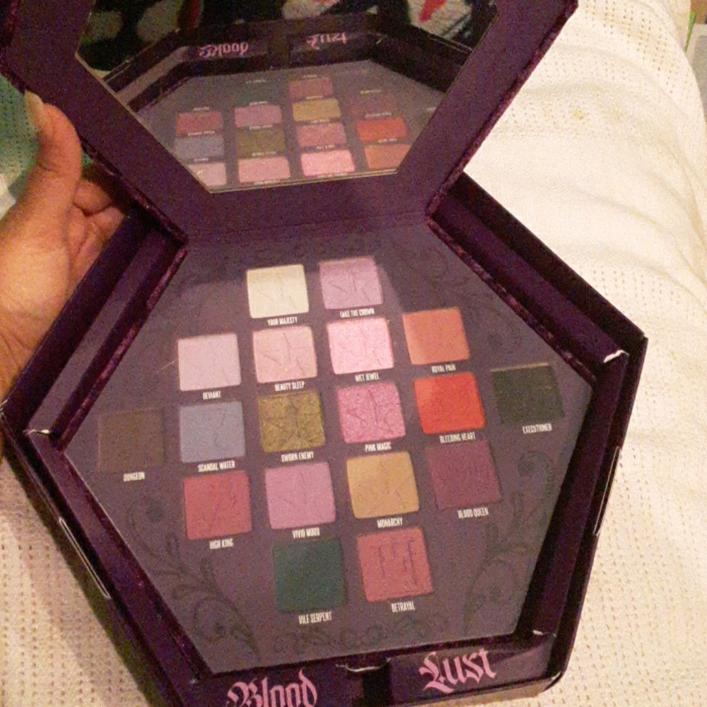Jeffree star blood lust palette